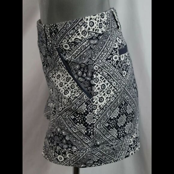ANTHROPOLOGIE CARTONNIER SIZE 8 CHINO SHORTS NAVY WHITE PAISLEY FLORAL - Picture 2 of 8